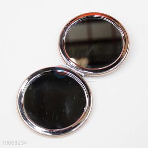Round Fashionable <em>Cosmetic</em> Mirror With Heart Pattern