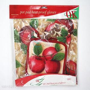 Wholesale A Set of Red Apple Polyester Insulation Mat/Pot Holder，Microwave Oven Glove and Apron