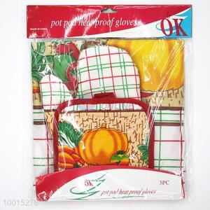 Wholesale A Set of Pumpkin Polyester Insulation Mat/Pot Holder，Microwave Oven Glove and Apron