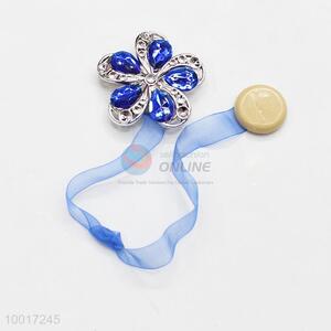 New Design Plastic Flower Curtain Buckle with Three Petals