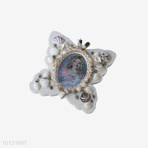 Cute butterfly picture <em>frame</em> with shell
