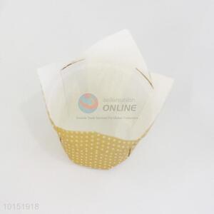Small white dotted printed petal shaped paper cakecup cups