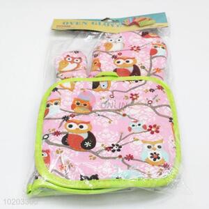 Pink owl pattern oven gloves with pad