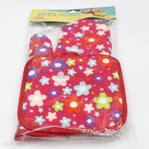 Red flower pattern oven gloves with pad