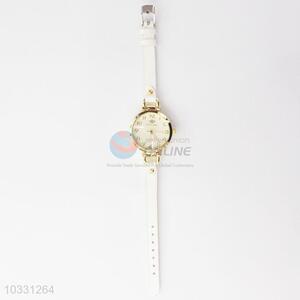 China Supplies Wholesale Women Watch with Silm Leather Strap