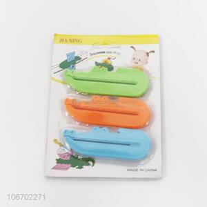 Wholesale creative 3pcs crocodile shaped plastic toothpaste dispenser