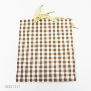 Factory wholesale trendy checks printed paper gift bag