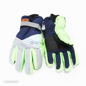 High quality winter outdoor windproof warm skiing gloves