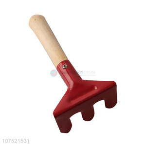 Wholesale wooden handle steel rake gardening loosening tool