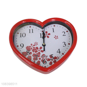 Factory wholesale red plastic heart digital wall clock