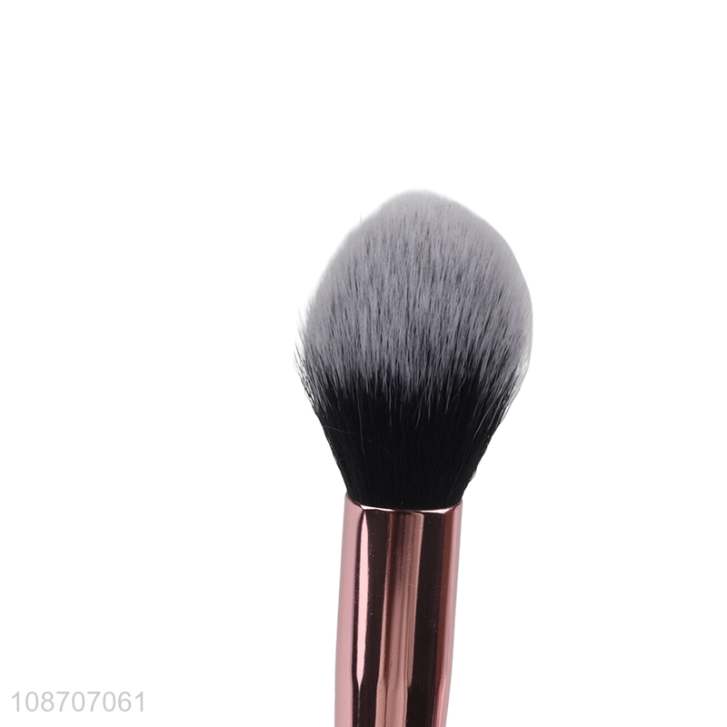 Factory direct sale makeup brush highlighter brush with plastic handle