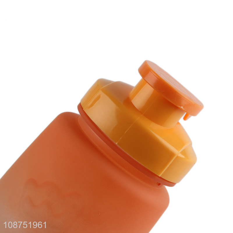 Wholesale 600ml gradient color plastic water bottle with spill-proof lid
