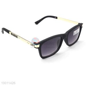 Plastic Large Frame Sunglasses For Both Men And Women