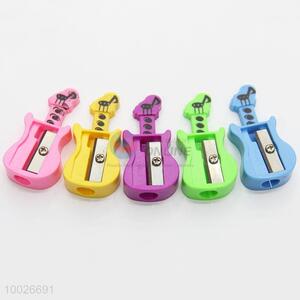 1pc guitar shaped cartoon stationery plastic pencil sharpener