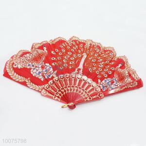 China Factory Red Portable Hand Fan with the Pattern of Peafowls