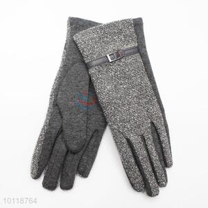 Gary <em>Winter</em> Wool <em>Gloves</em> with Simple Decoration