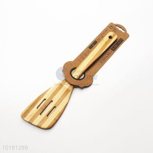 Durable Bamboo Oblique Leakage Shovel for Kitchen Use