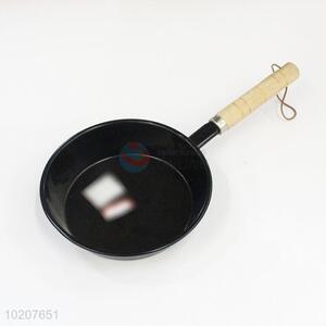Household black iron fry pan with wood handle