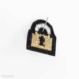 Fashionable lock shape embroidery badge brooch