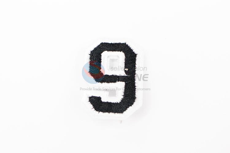 Popular cheap figure 9 shape embroidery badge brooch