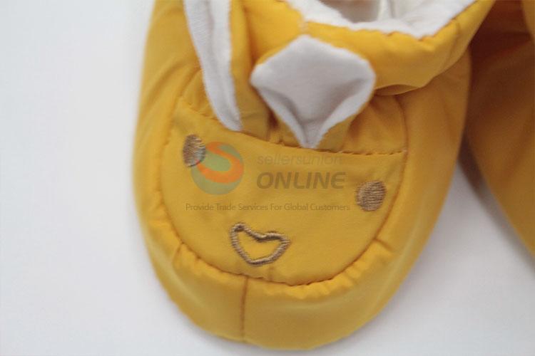 Good quality yellow rabbit design newborn baby shoes