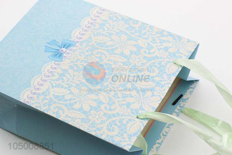 Customized wholesale recycled paper shopping gift bag with handle