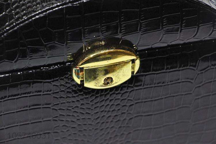 New design black crocodile texture pu cosmetics storage box with handle