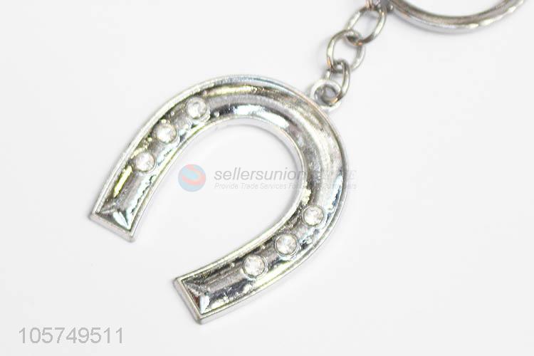 Latest design horseshoe shape zinc alloy key chains metal keyrings