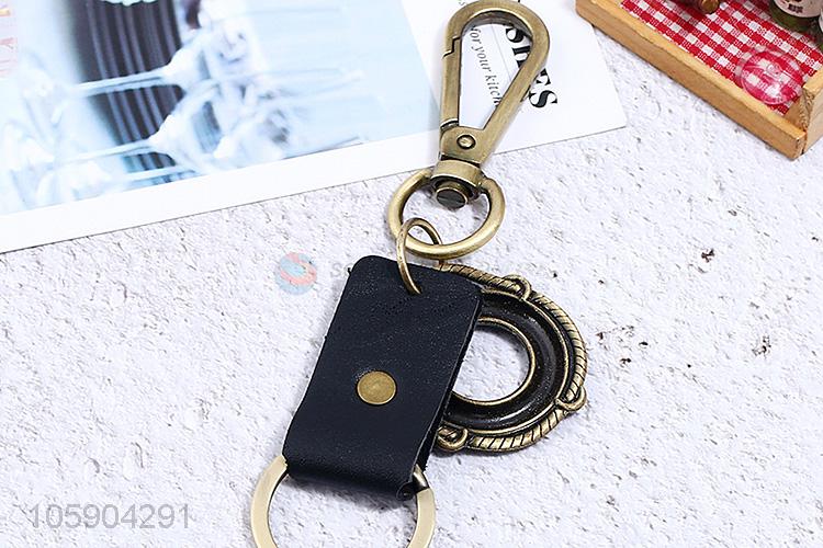 Superior factory retro alloy circle pendant leather key chain