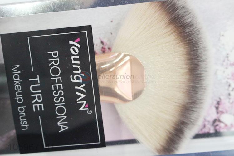 Unique design large size fan shaped makeup blush powder brush