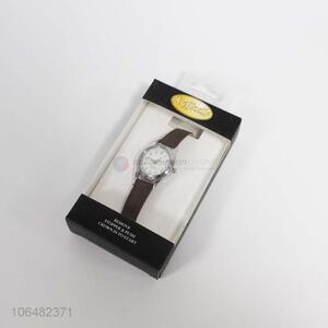 Low price women classic 30mm wrist watch with pu strap