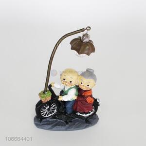 China supplier iron swing old couple statuette with light resin craft