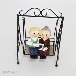 Creative design iron swing old couple statuette resin crafts