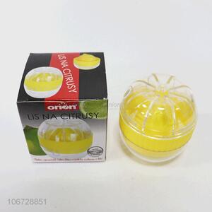 Wholesale kitchen accessories lemon squeezer fruit juicer with lid