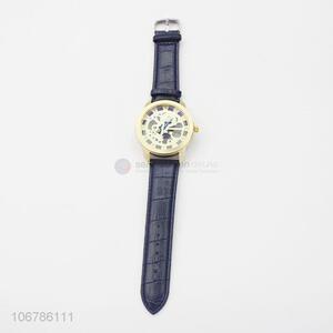 Good Quality Large Dial Man's Watch With Skin-Friendly Watchband