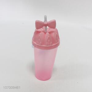 Premium quality novelty bowknot plastic drinking cup with straw