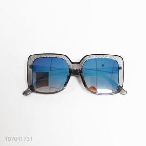 Recent style trendy colored plastic sunglass men sun glasses
