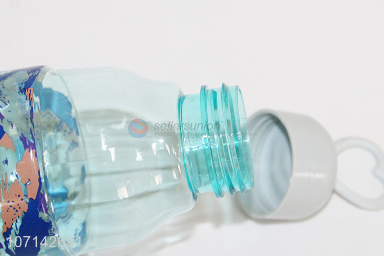 塑料水壶