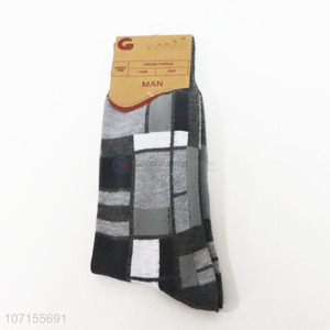 Wholesale geometric pattern men crew socks mid-calf length sock knitting socks
