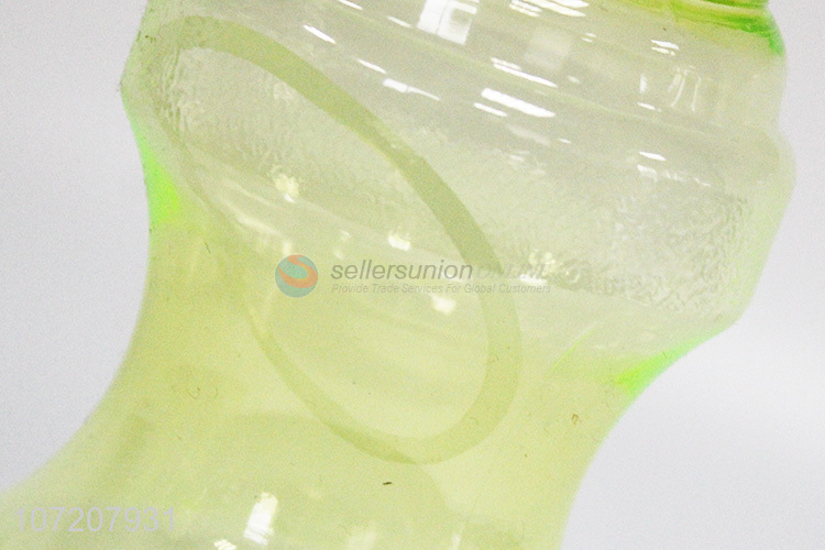 塑料水壶