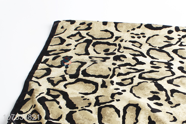 Reasonable price popular soft leopard printed ladies square scarf