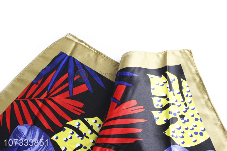 China manufacturer creative colorful leaf printed ladies square scarf