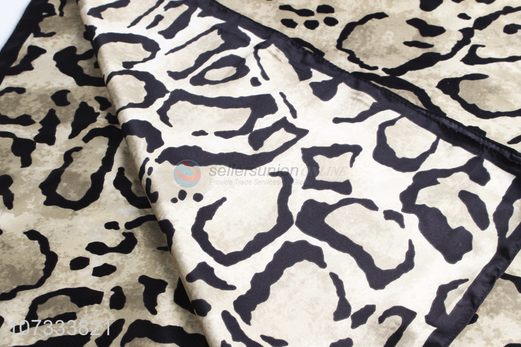 Reasonable price popular soft leopard printed ladies square scarf