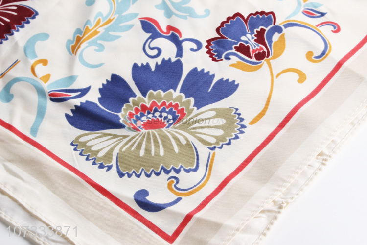 China maker popular soft flower printed ladies square scarf