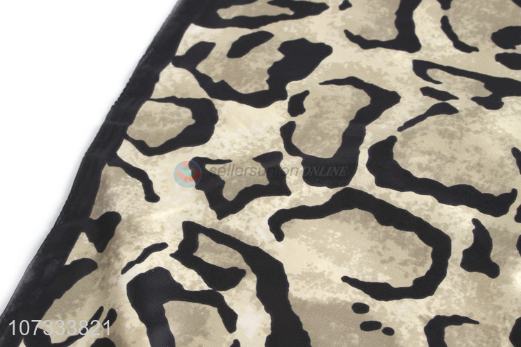 Reasonable price popular soft leopard printed ladies square scarf