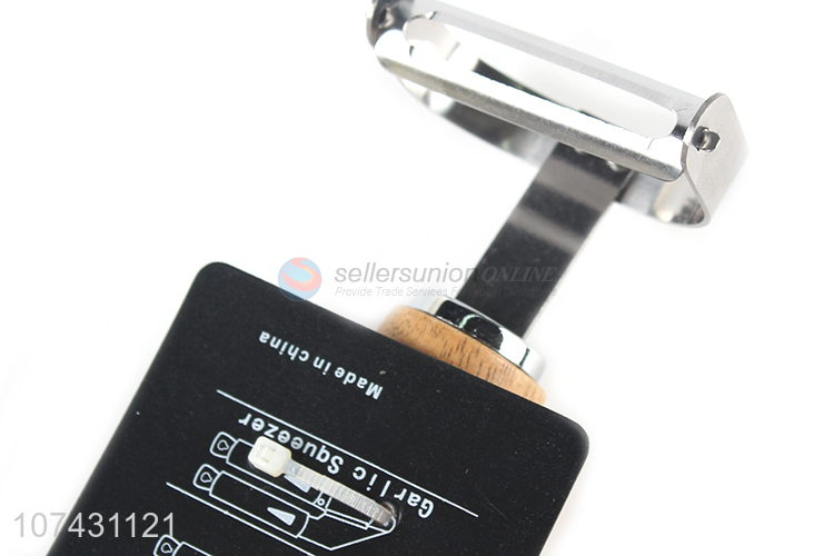 Factory Sell Kitchen Gadget Bamboo Handle Stainless Steel Peeler