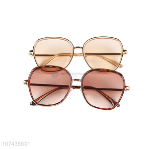 Latest design custom logo women sun glasses uv 400 sunglasses
