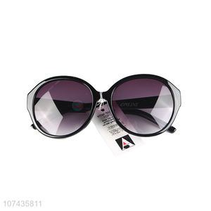 Latest style plastic frame uv 400 sunglasses ladies sunglasses