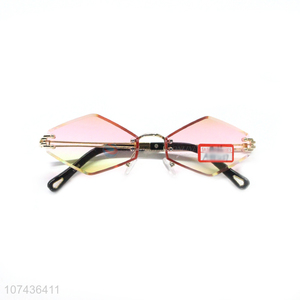 Factory price ladies fashion eyeglasses gradient rimless uv 400 sunglasses