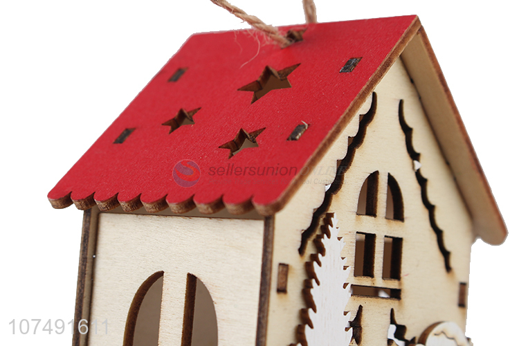 Unique Design Christmas Craft Wooden House Led Light Christmas Pendant